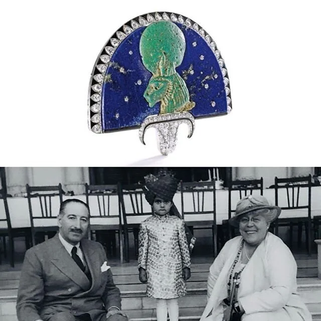 カルティエのエジプト リバイバル ブローチ：古代ファイアンスと